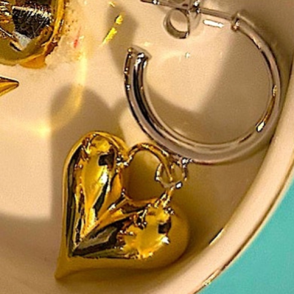 Classic Retro Rhinestone Cat-Eye 
Sunglasses & Gold/Silver Puff-Heart Earrings - Picture 6 of 7